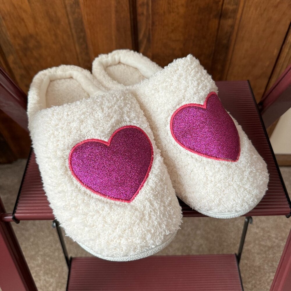 NWOT Ivory Slide Slippers w/Pink Sparkle Hearts Size XL (9.5 - 10.5)